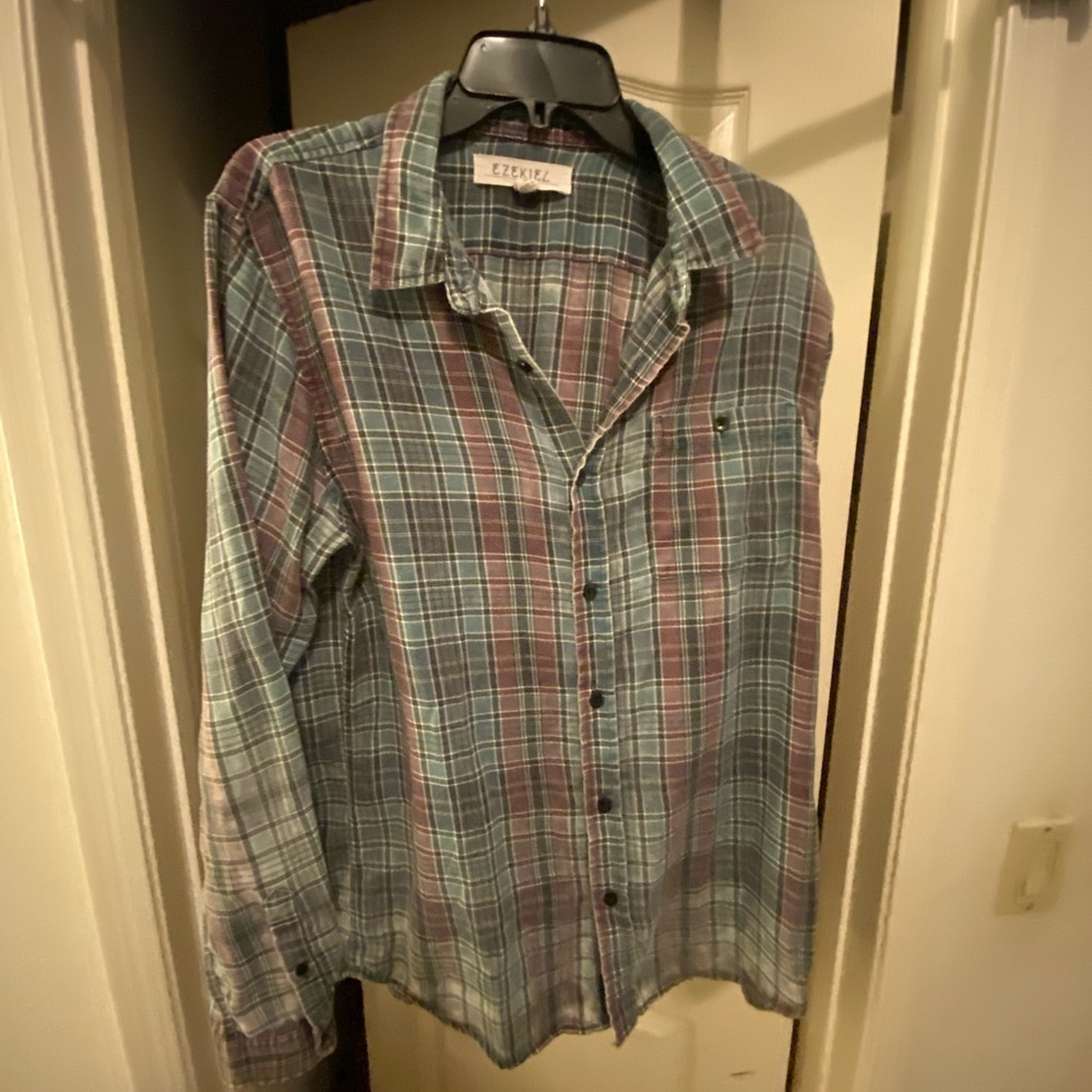 Men’s Ezekiel Brand Casual button up shirt.